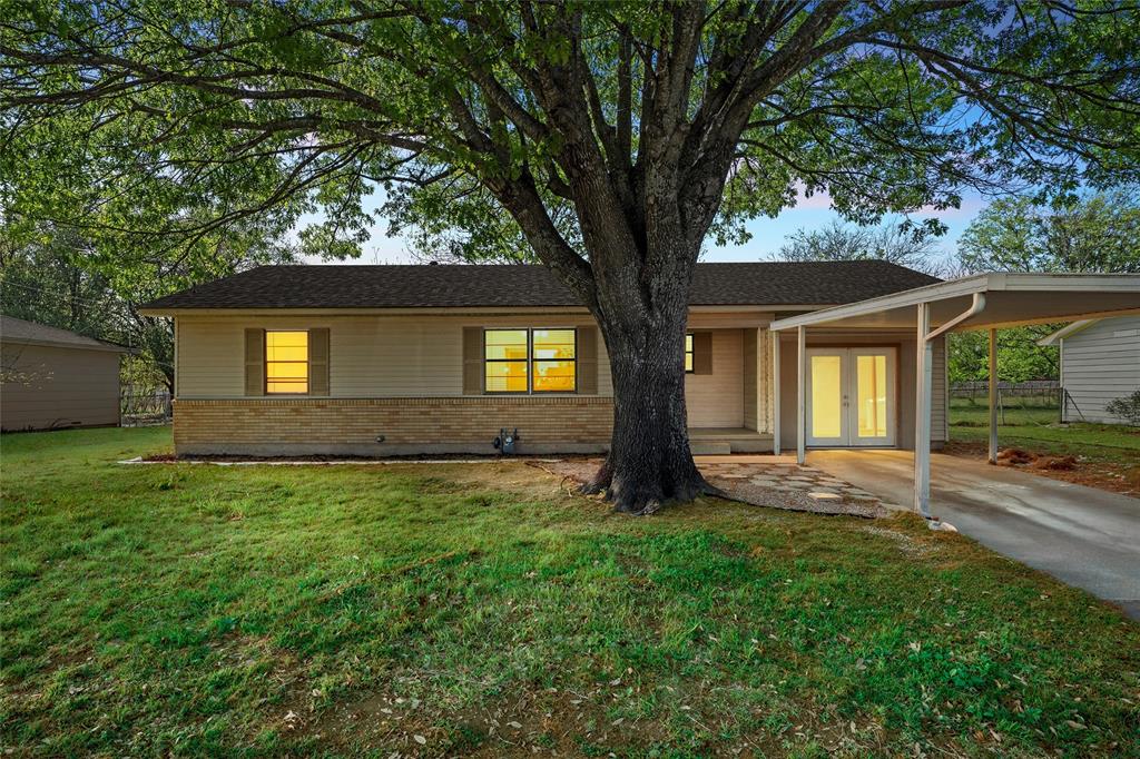 901 North Main Street West, TX 76691 - Photo 1 of 32 a view of a backyard with a large tree