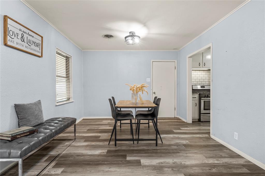 901 North Main Street West, TX 76691 - Photo 11 of 32 a workspace with furniture and window