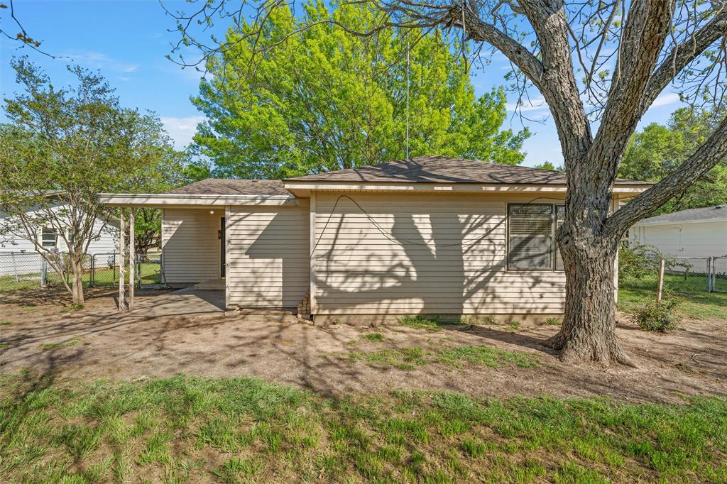 901 North Main Street West, TX 76691 - Photo 29 of 32 front view of a house with a large tree and a yard