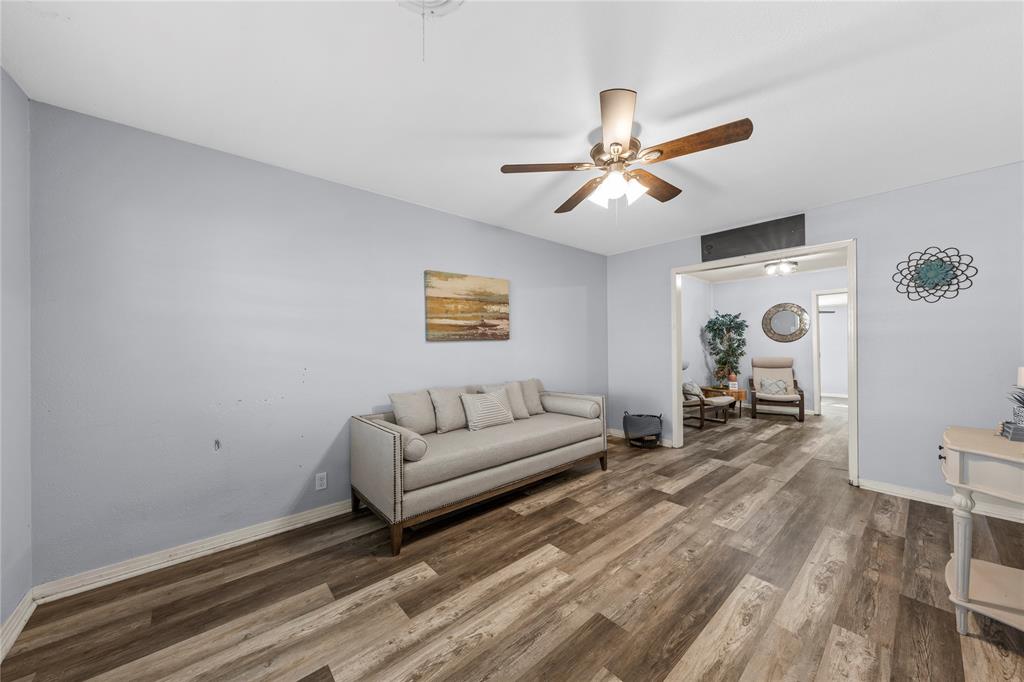 901 North Main Street West, TX 76691 - Photo 6 of 32 a living room with furniture and white walls