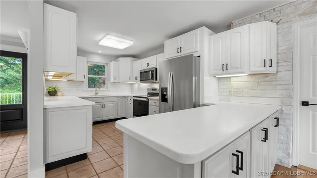 $775,000 | 288 Oak Ridge Drive, Lake Ozark, MO 65049