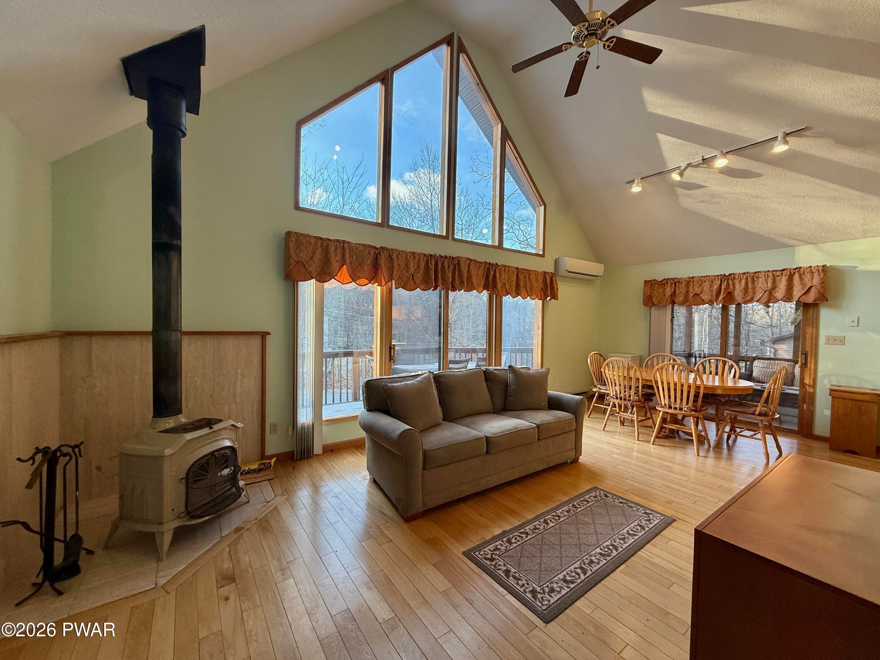 103 Laurel Road Lackawaxen, PA 18435 - Photo 9 of 23 Gallery Image 9