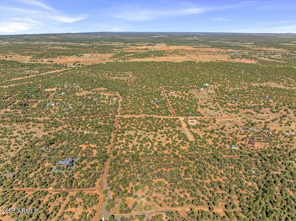 1853 Woolford Road Show Low, AZ 85901 - Photo 6 of 29 a view of an ocean