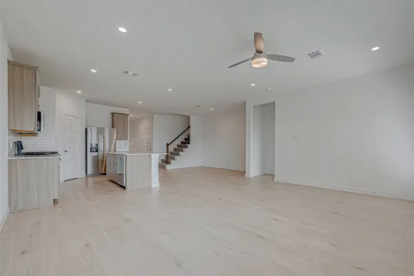 $2,395 | 1643 Solana Drive, Fresno, TX 77545