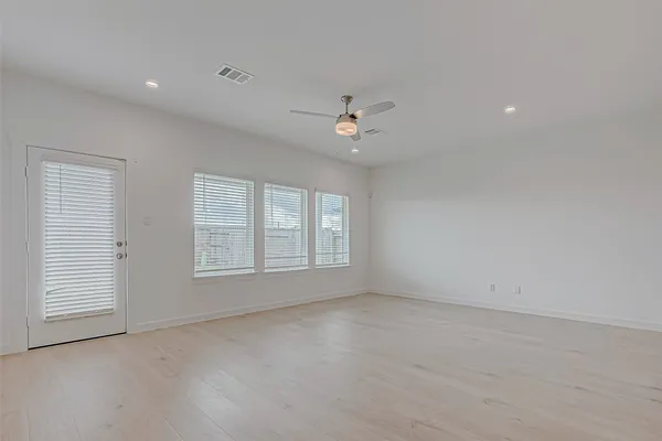 $2,395 | 1643 Solana Drive, Fresno, TX 77545