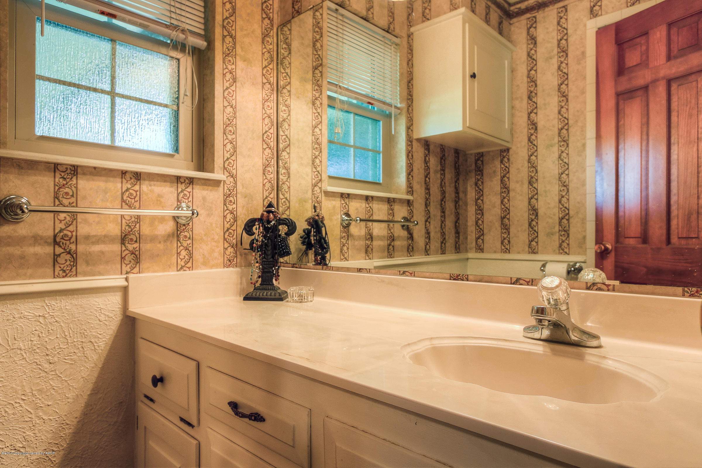 6715 Jameson Road Amarillo, TX 79106 - Photo 14 of 23 a bathroom with a sink and a tub
