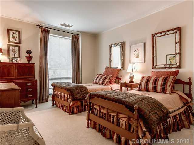 922 Cherokee Road, Unit E2 Charlotte, NC 28207 - Photo 11 of 16 Gallery Image 11
