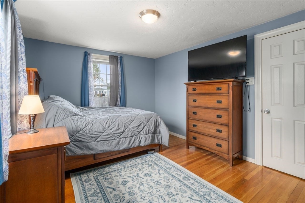 2 Pond Street Uxbridge, MA 01569 - Photo 11 of 25