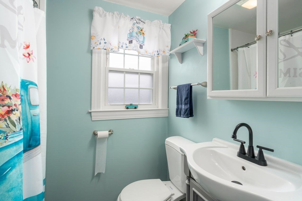 2 Pond Street Uxbridge, MA 01569 - Photo 15 of 25