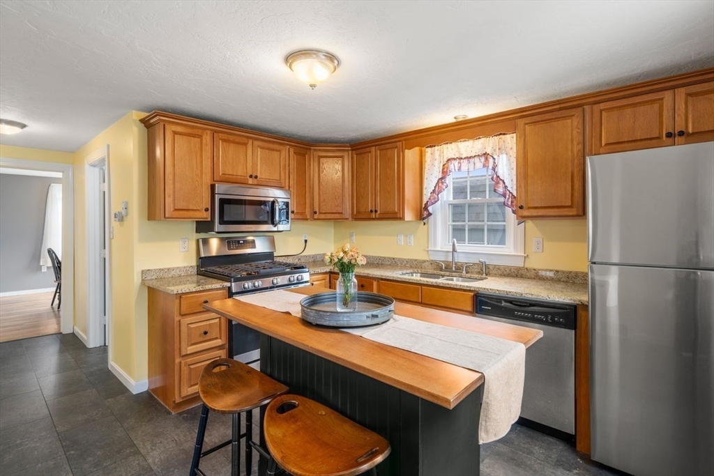 2 Pond Street Uxbridge, MA 01569 - Photo 4 of 25