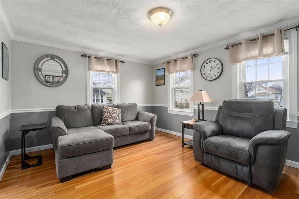 2 Pond Street Uxbridge, MA 01569 - Photo 9 of 25