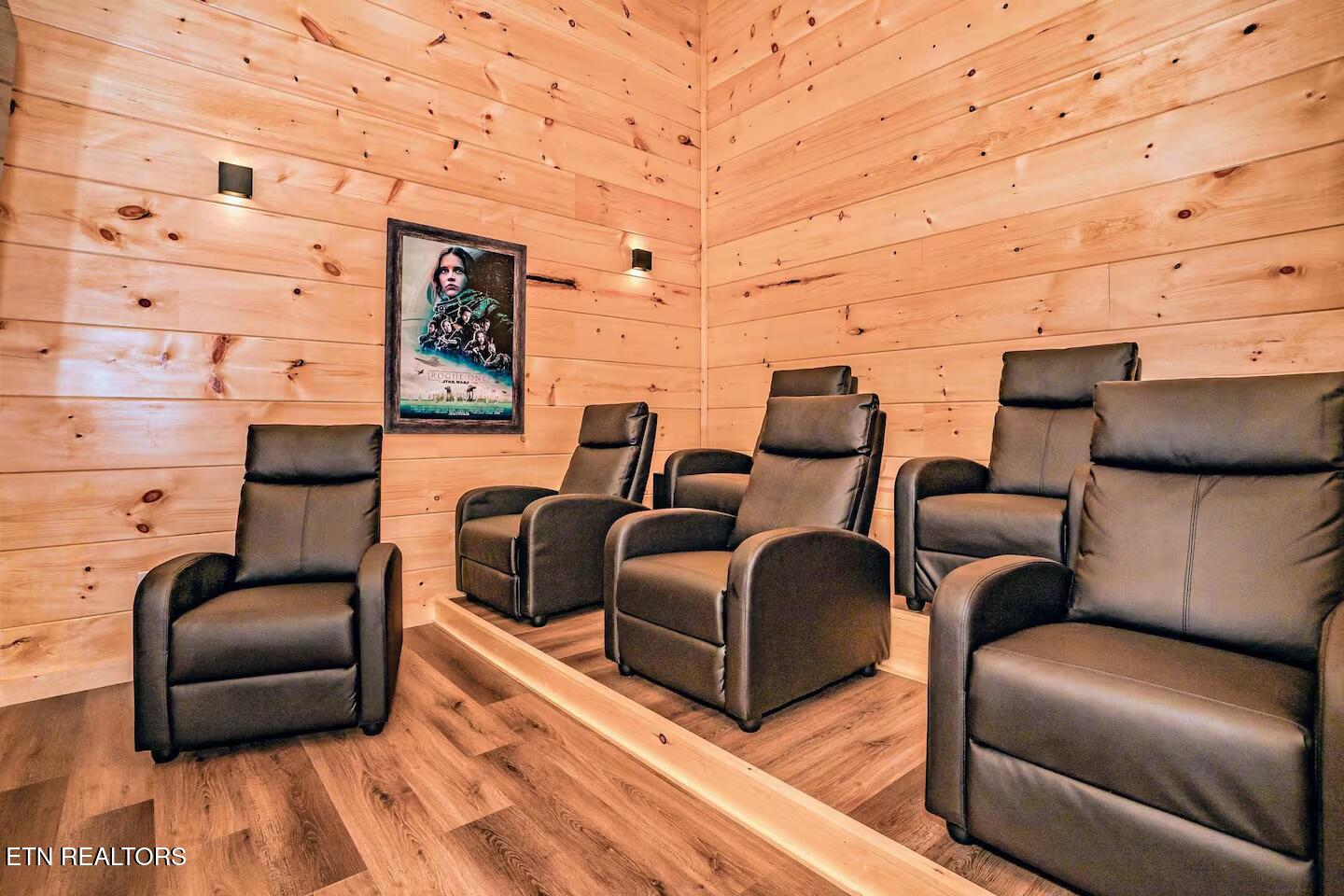 2818 Ridge Creek Circle Sevierville, TN 37876 - Photo 14 of 29 52ee4a4e-f7f7-4944-aeb0-3777a267a2db