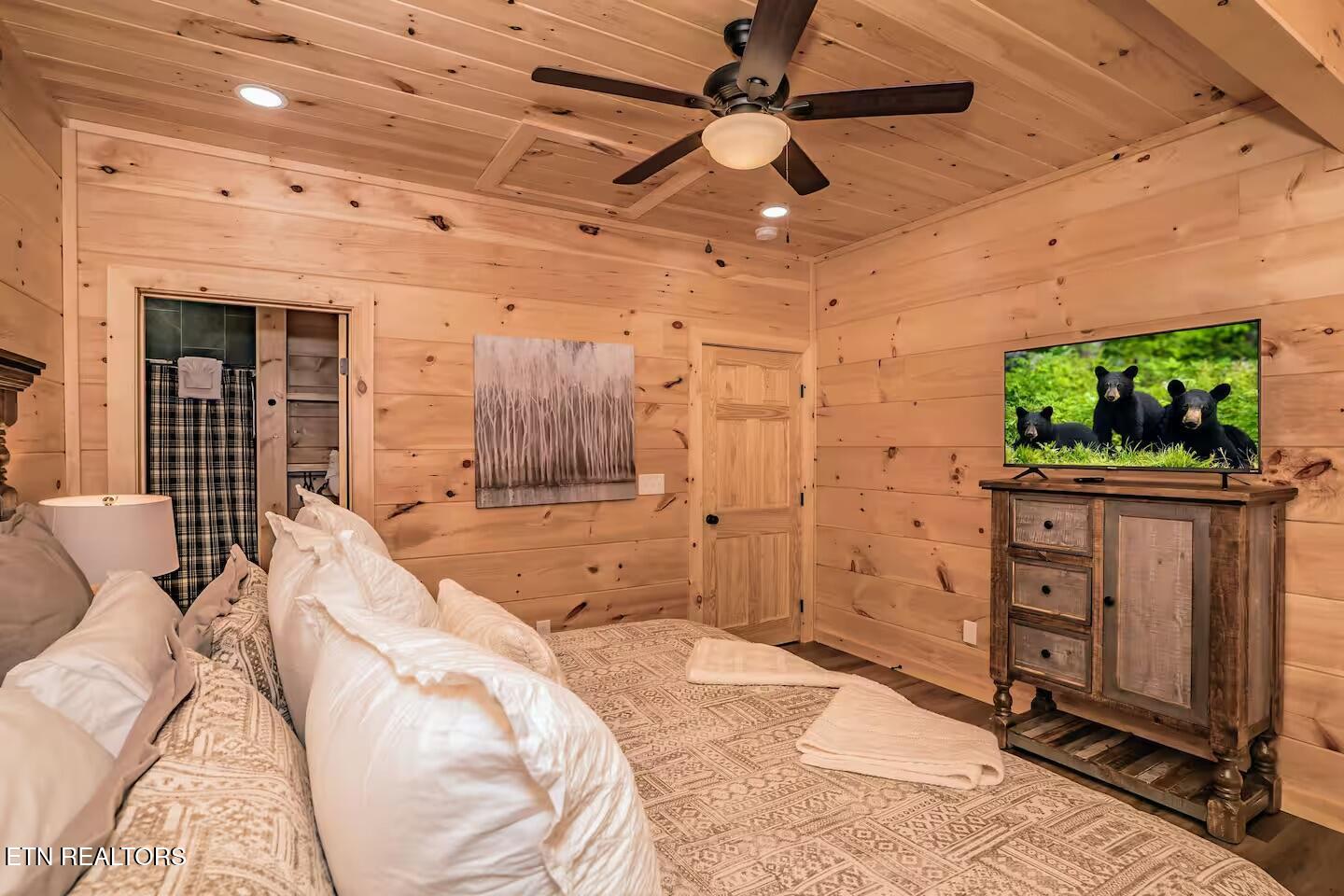 2818 Ridge Creek Circle Sevierville, TN 37876 - Photo 16 of 29 a87cc22f-5161-4654-8428-53bd15f1dec8