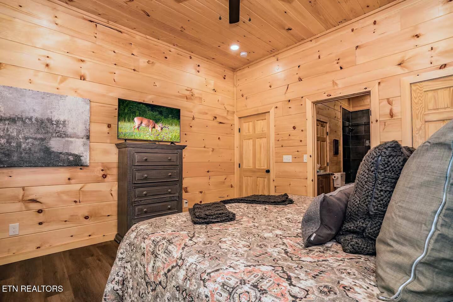 2818 Ridge Creek Circle Sevierville, TN 37876 - Photo 17 of 29 ac6ba9e6-cffb-4f80-a8de-711d88c90a93