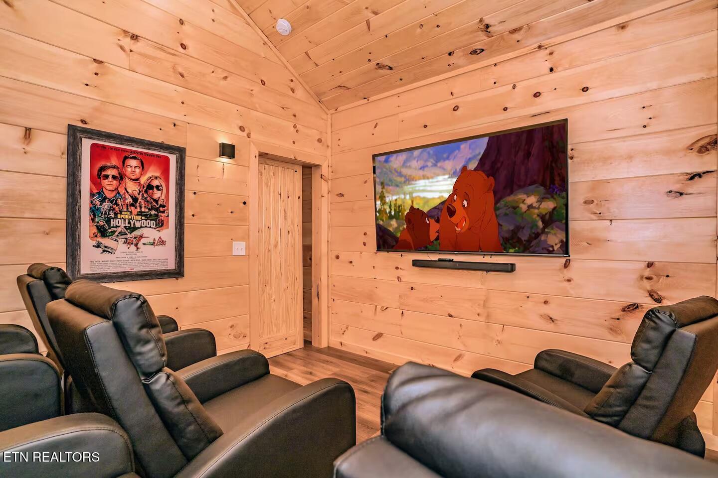 2818 Ridge Creek Circle Sevierville, TN 37876 - Photo 3 of 29 9ad11235-98f9-4c69-b9f6-6bd01c028143