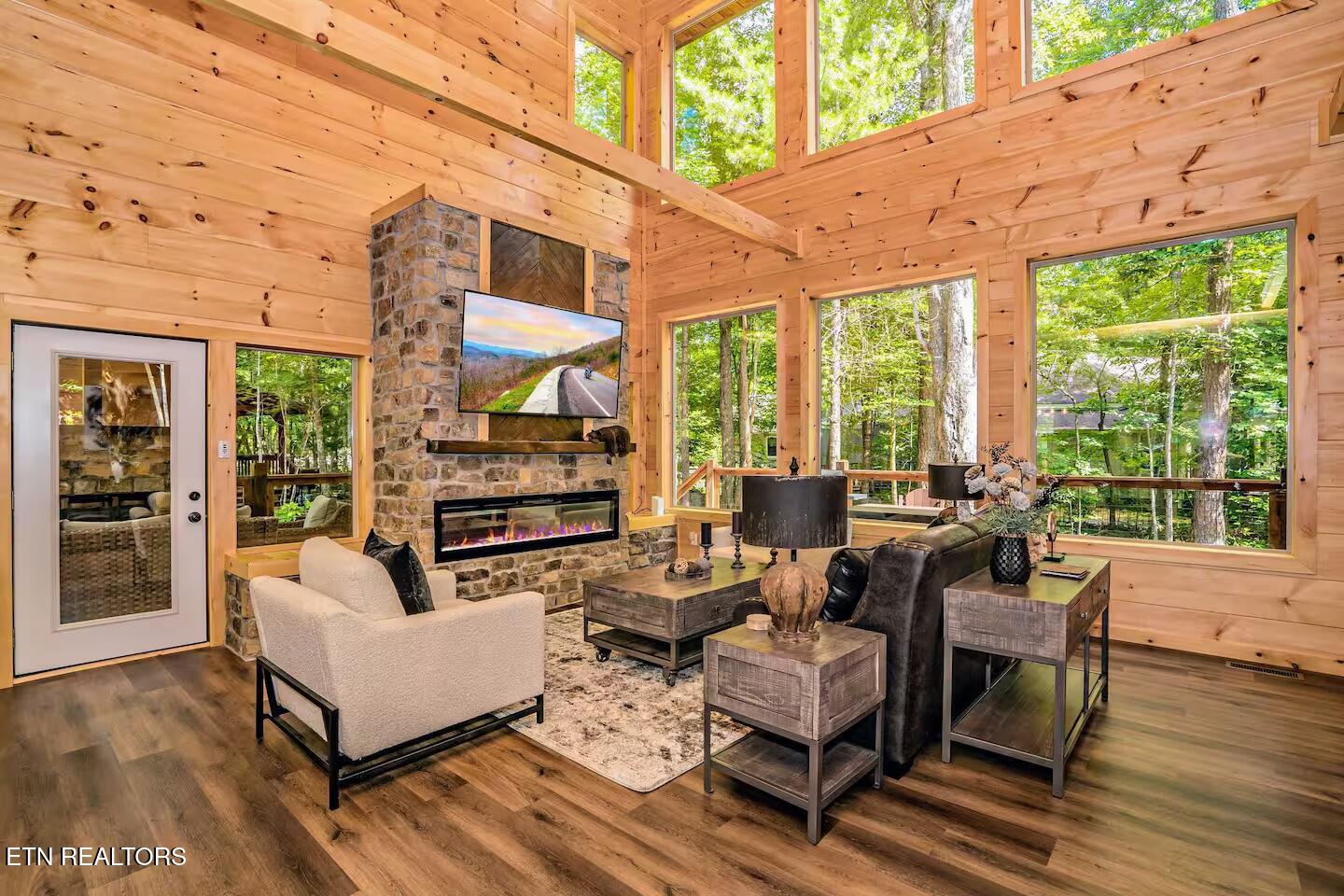 2818 Ridge Creek Circle Sevierville, TN 37876 - Photo 6 of 29 02989827-b5a0-42e3-981b-3503731eb844