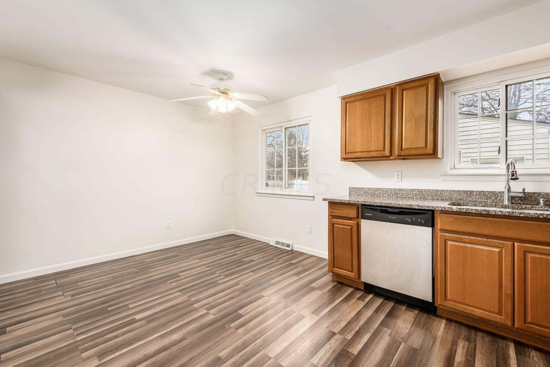 5301 Refugee Road Columbus, OH 43232 - Photo 9 of 24 Dining Area