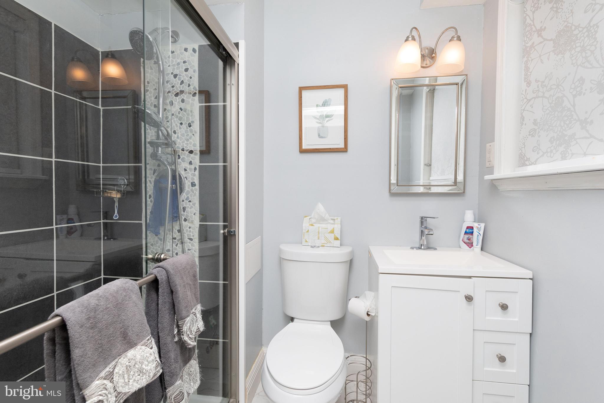 7300 Cresheim Road, Unit C20 Philadelphia, PA 19119 - Photo 22 of 32 Main bathroom
