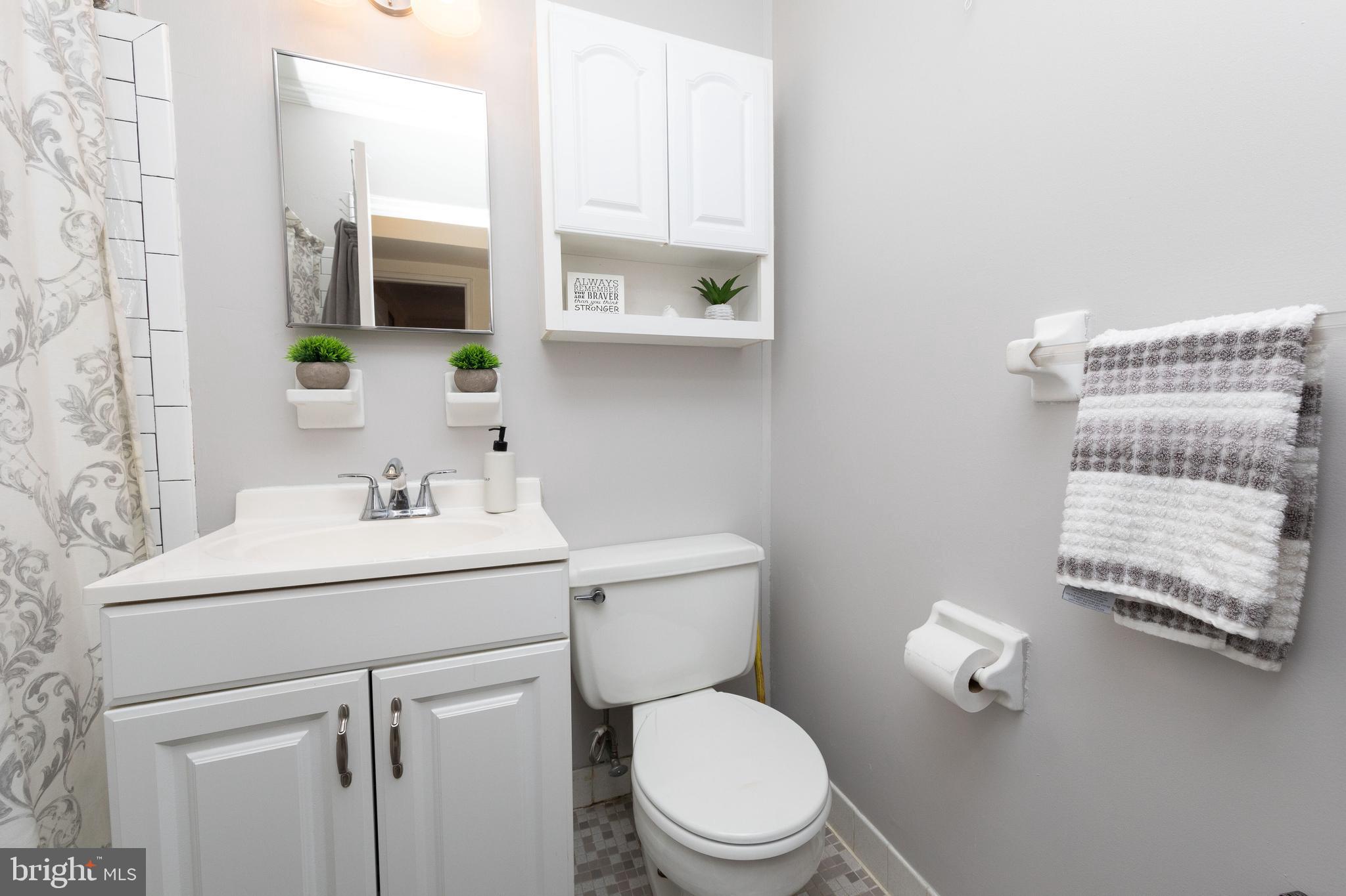 7300 Cresheim Road, Unit C20 Philadelphia, PA 19119 - Photo 27 of 32 2nd full bathroom