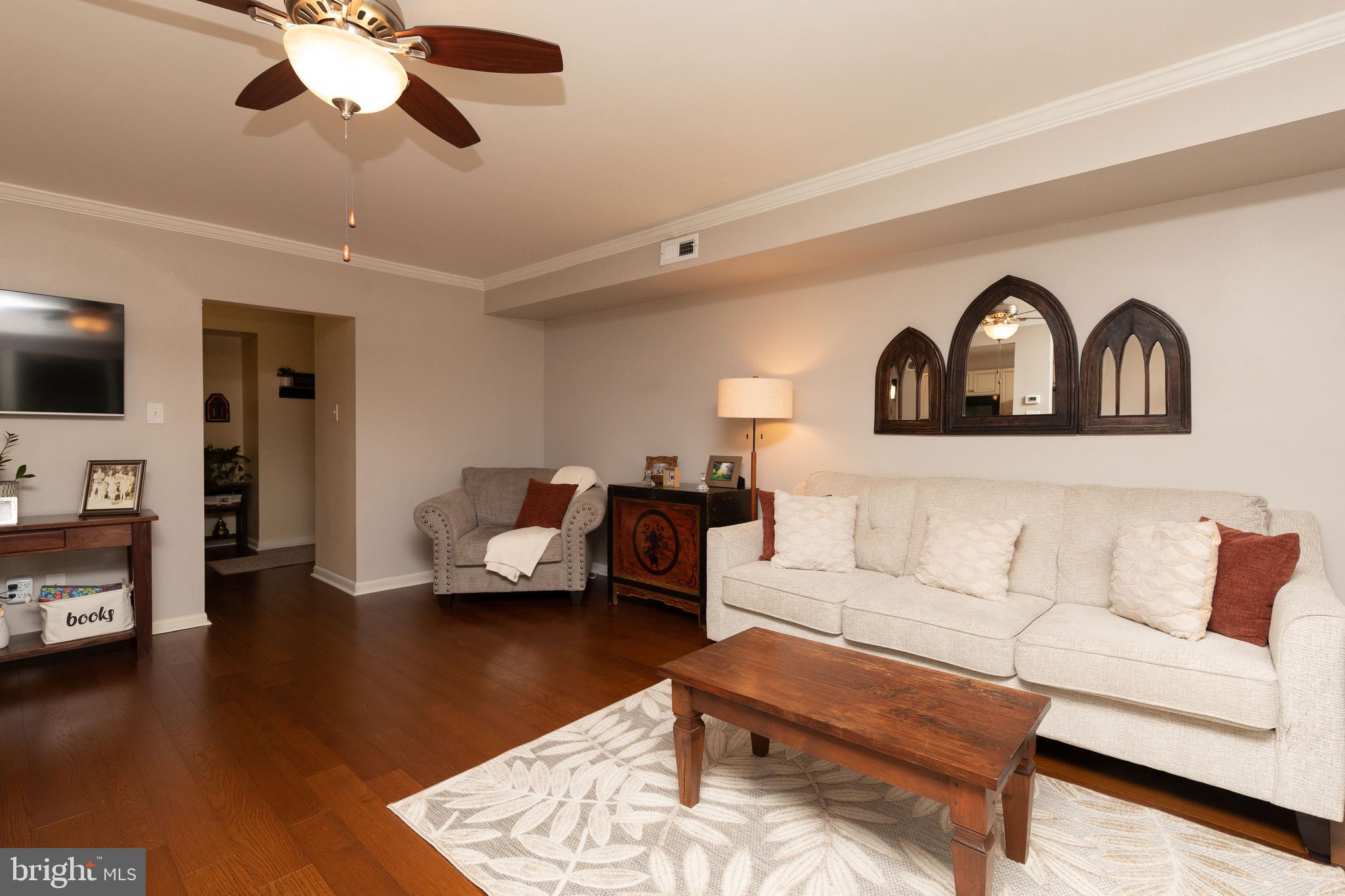 7300 Cresheim Road, Unit C20 Philadelphia, PA 19119 - Photo 3 of 32 living room