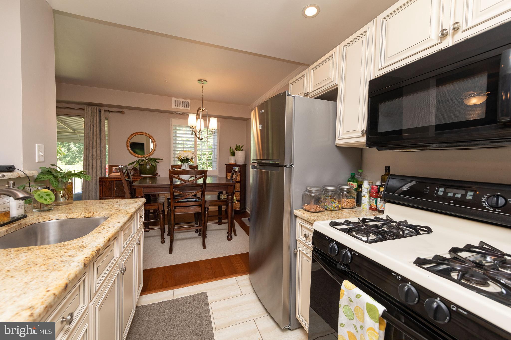 7300 Cresheim Road, Unit C20 Philadelphia, PA 19119 - Photo 9 of 32 Kitchen