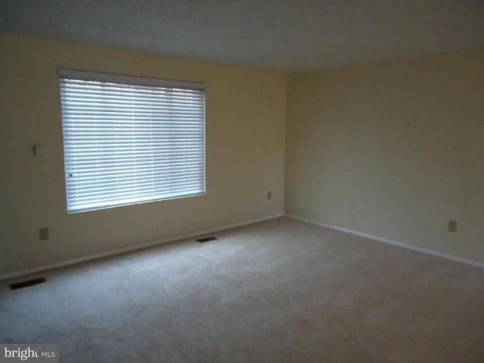 9437 Northgate Road Laurel, MD 20723 - Photo 14 of 28 Living Room