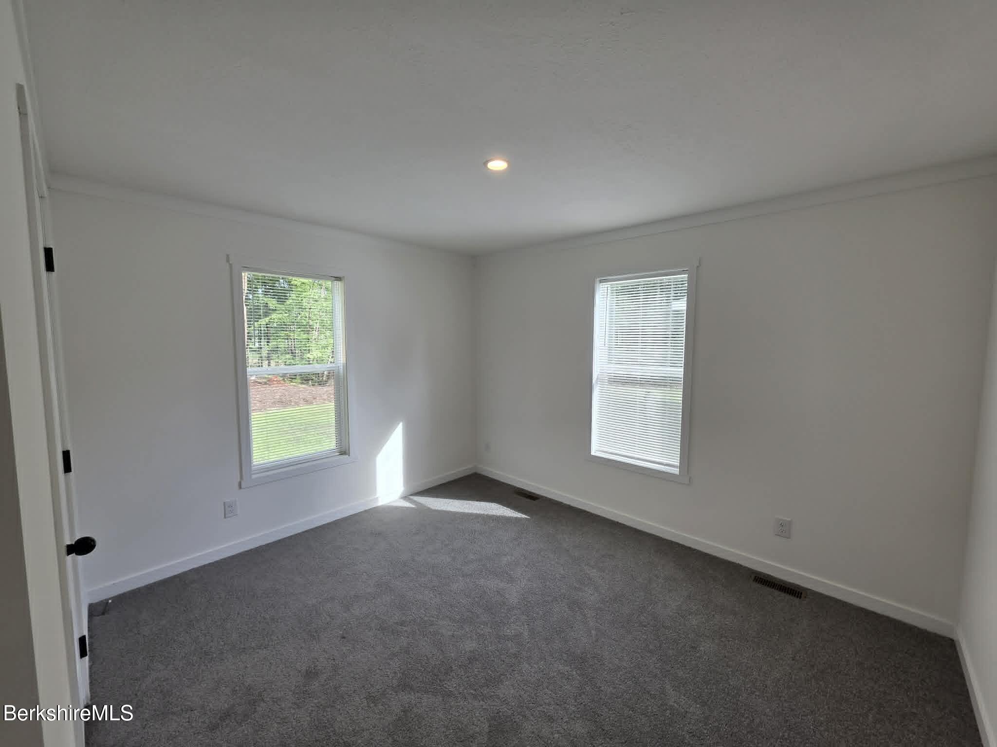 395 Cheshire Road, Unit 113 Pittsfield, MA 01201 - Photo 19 of 20 Bedroom 1
