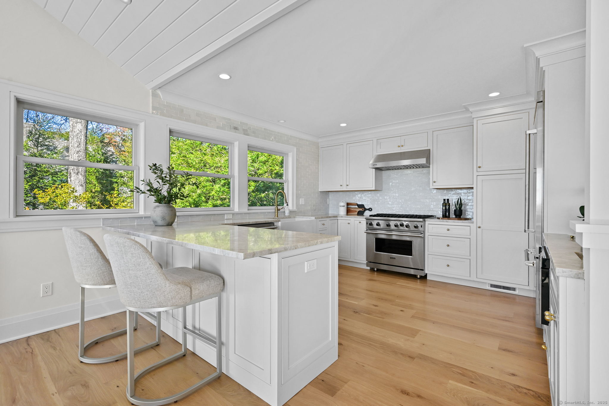 71 Peaceable Ridge Road Ridgefield, CT 06877 - Photo 14 of 40