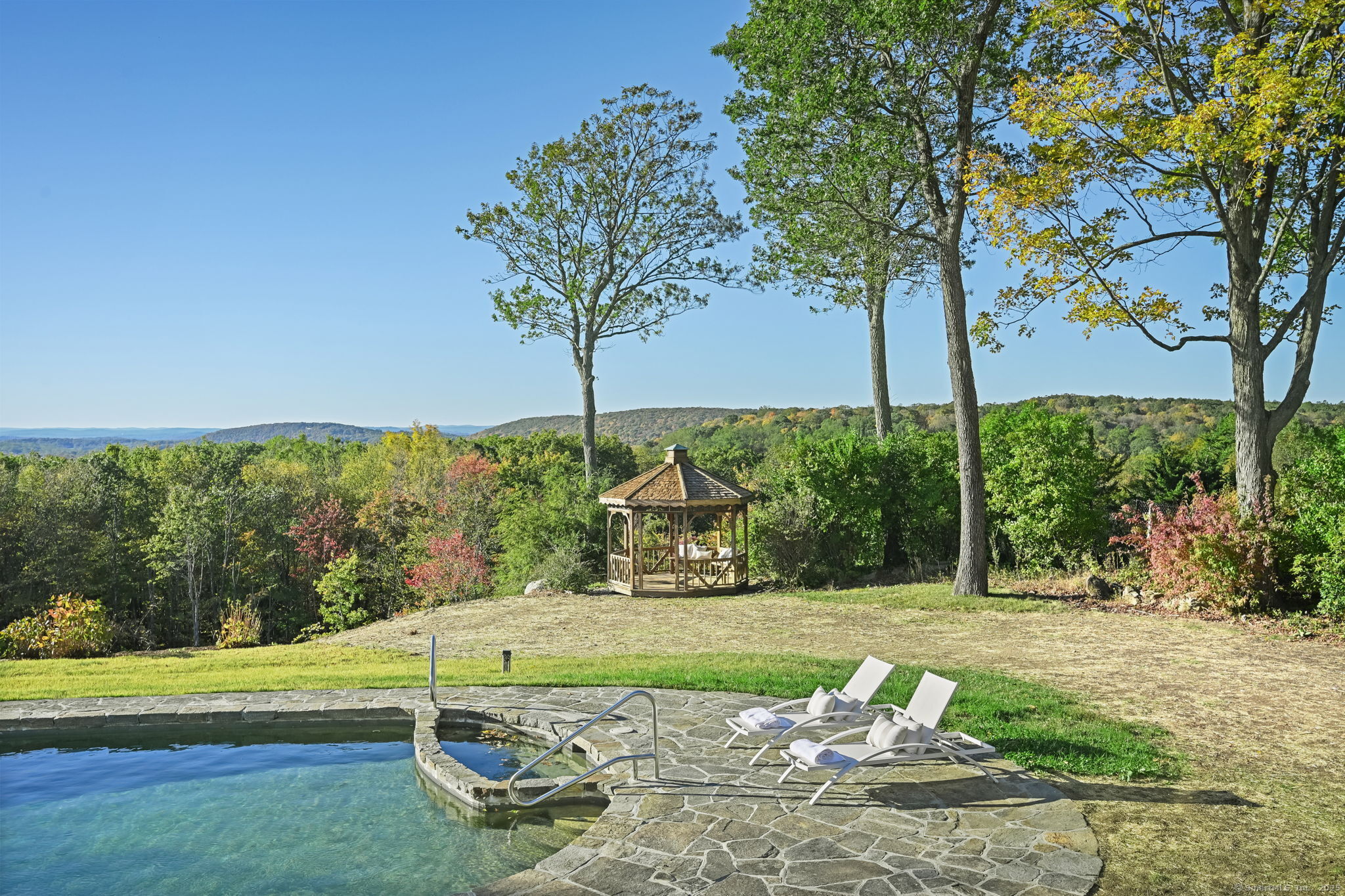 71 Peaceable Ridge Road Ridgefield, CT 06877 - Photo 6 of 40