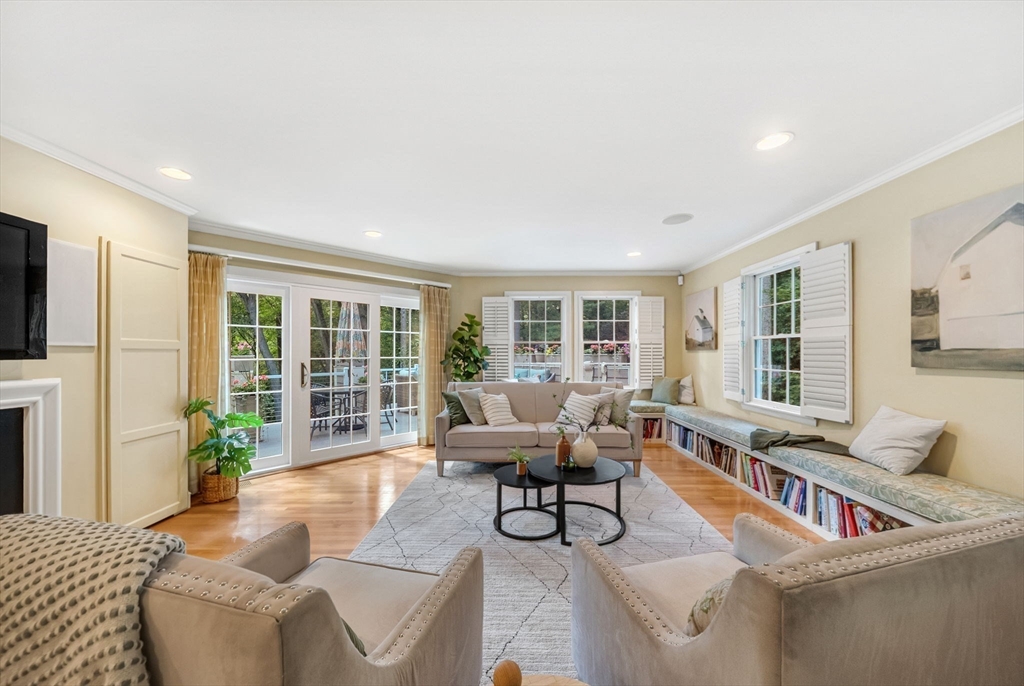44 Old Road Weston, MA 02493 - Photo 5 of 33