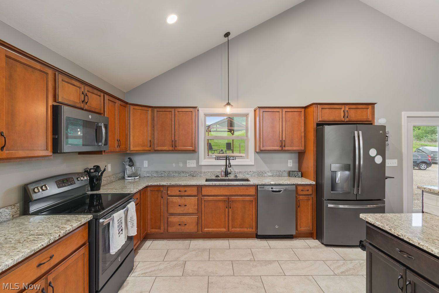 5230 Kinsey Valley Road Southwest New Philadelphia, OH 44663 - Photo 13 of 39