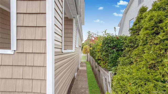 a view of a front of house with a yard and fence