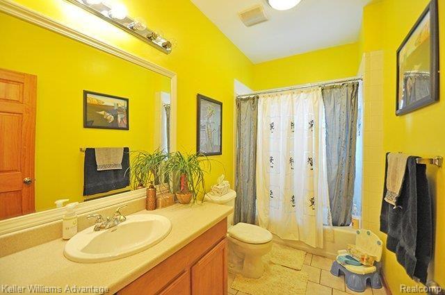 52975 9 Mile Road Northville, MI 48167 - Photo 18 of 25 18_FullBath_E_2.jpg