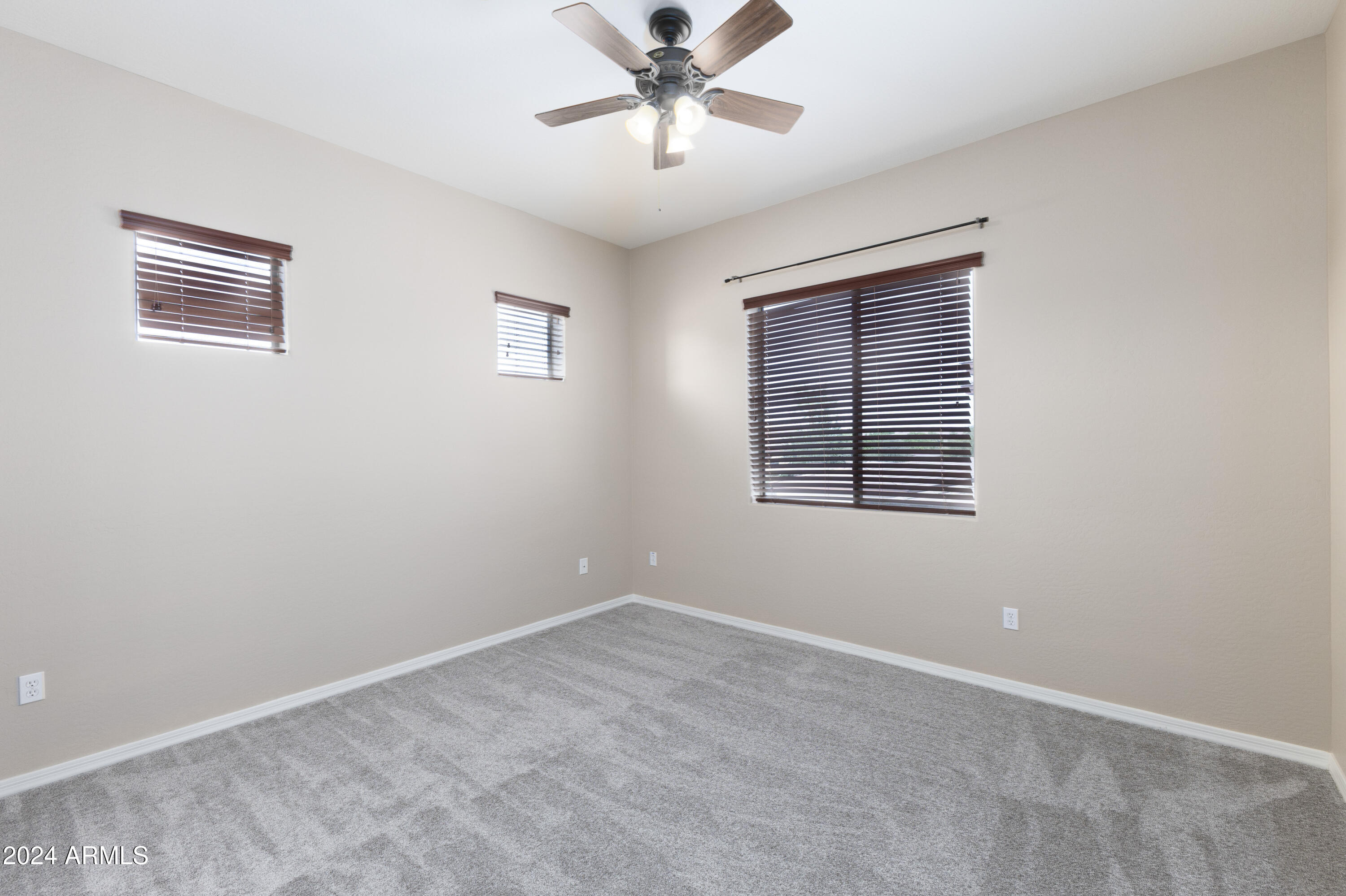 3330 South Gilbert Road, Unit 2010 Chandler, AZ 85286 - Photo 12 of 20 a view of a livingroom with a ceiling fan and window