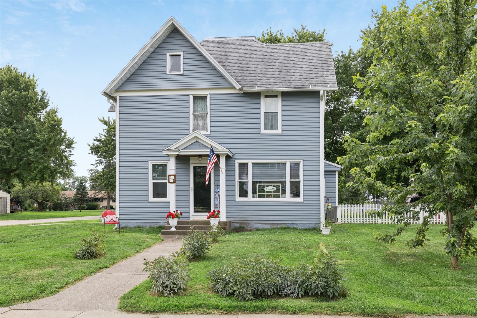 313 Grove Street Calamus, IA 52729 - Photo 1 of 40