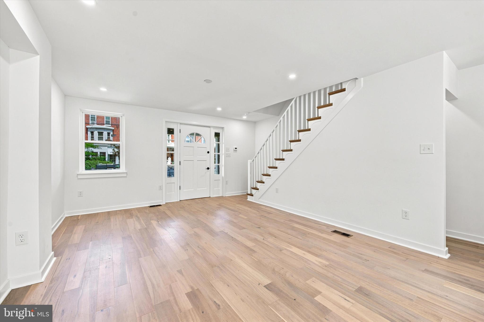 258 Rochelle Avenue Philadelphia, PA 19128 - Photo 4 of 26 Main Floor