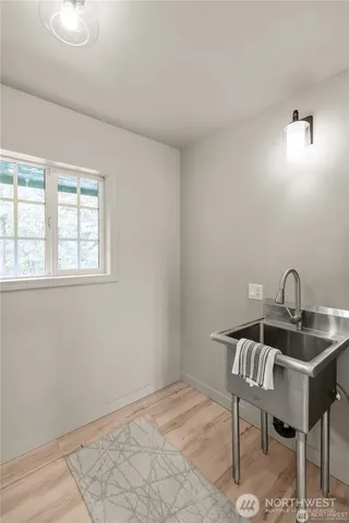 a view of a livingroom with furniture