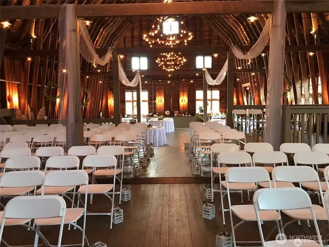 a view of city with patio