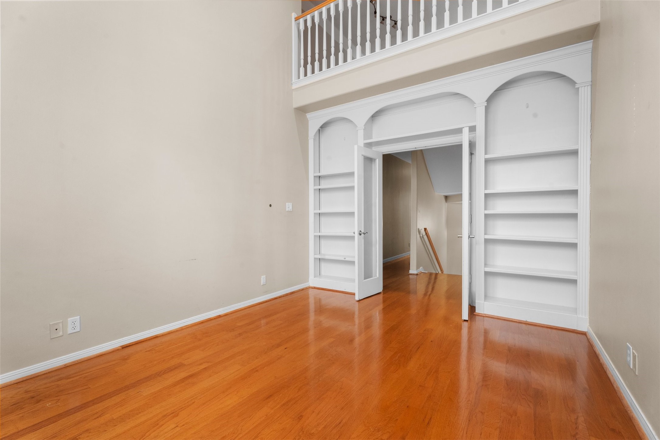14210 Reissen Lane Houston, TX 77069 - Photo 17 of 34 Bedroom #2 with 3rd floor overlook.