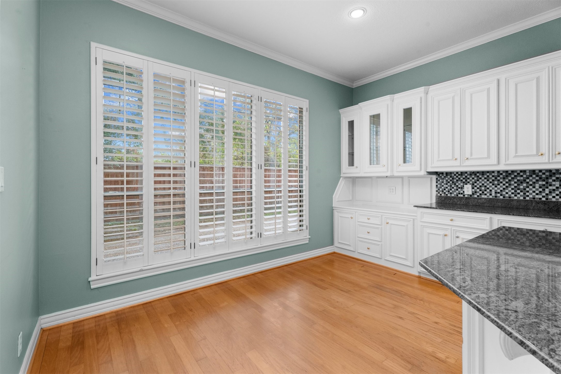 14210 Reissen Lane Houston, TX 77069 - Photo 5 of 34 Breakfast nook has tons of room for a large table.