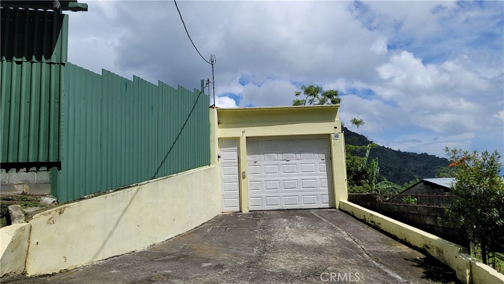 a view of a garage