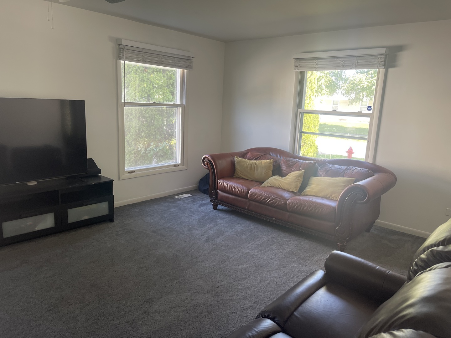 2411 Leckrone Drive Plainfield, IL 60586 - Photo 5 of 11 a living room with furniture and a window