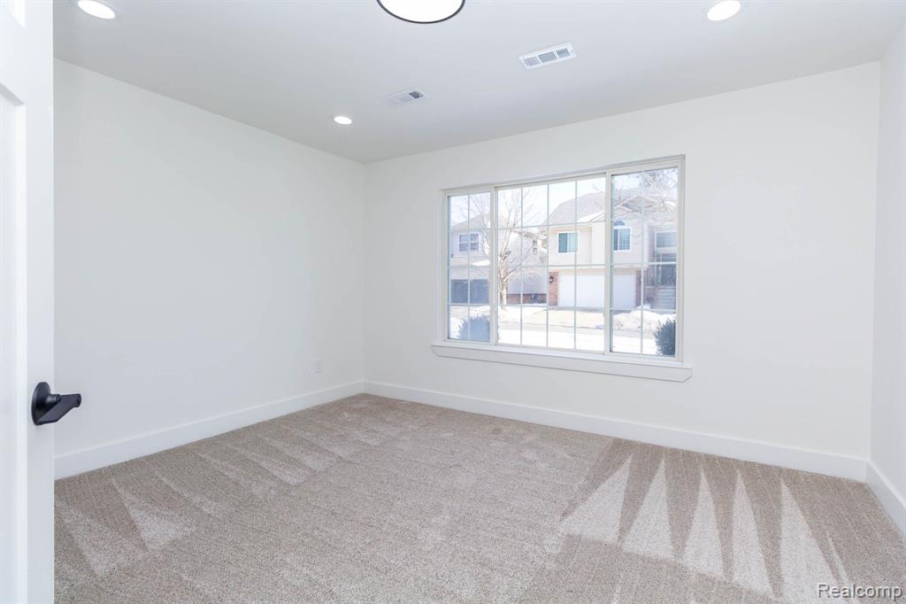 4908 Carrington Drive Rochester, MI 48306 - Photo 32 of 40 Gallery Image 32
