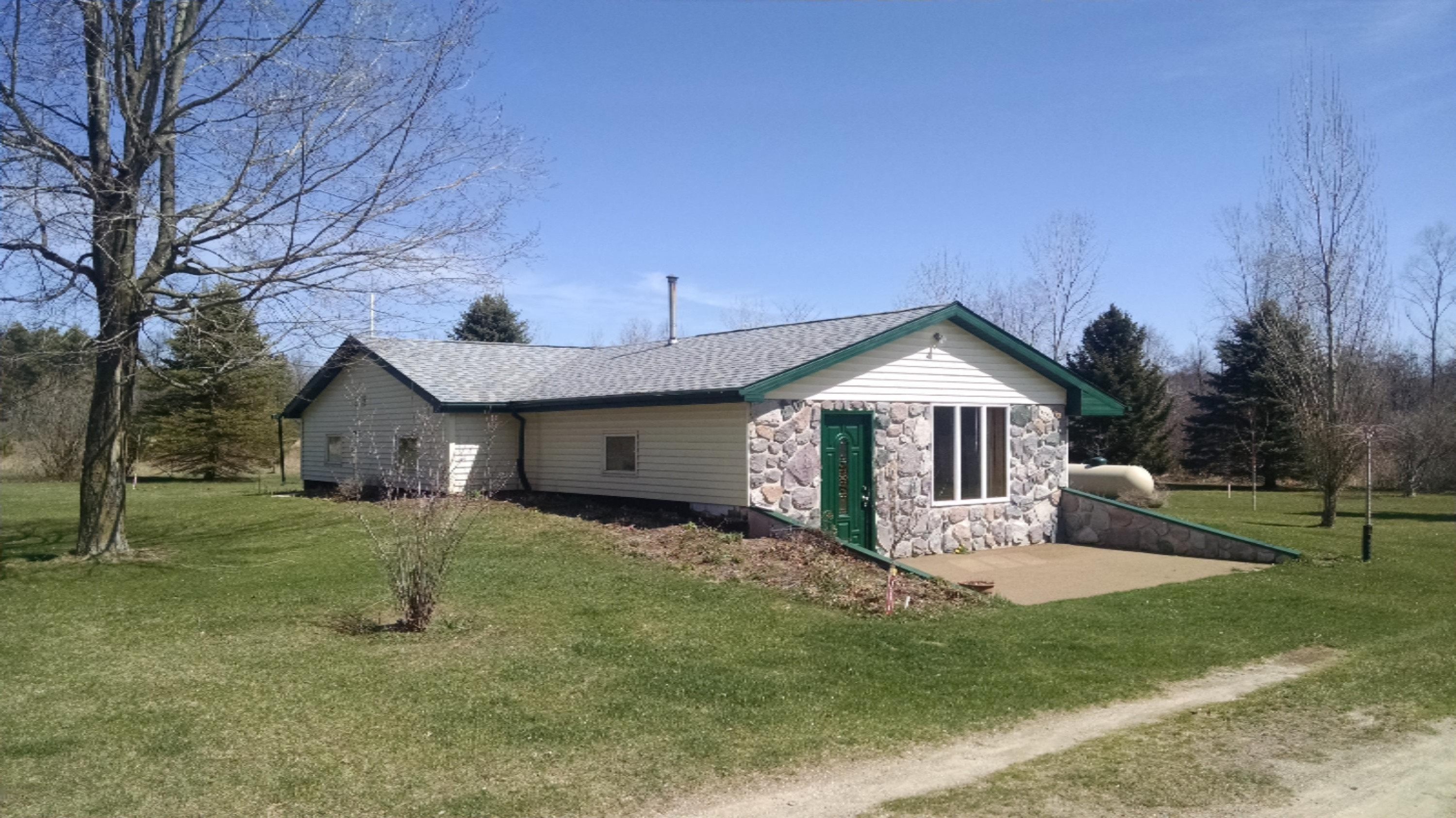 847 Tow Road Southeast Stanton, MI 48888 - Photo 1 of 10 IMG_20150414_121913872