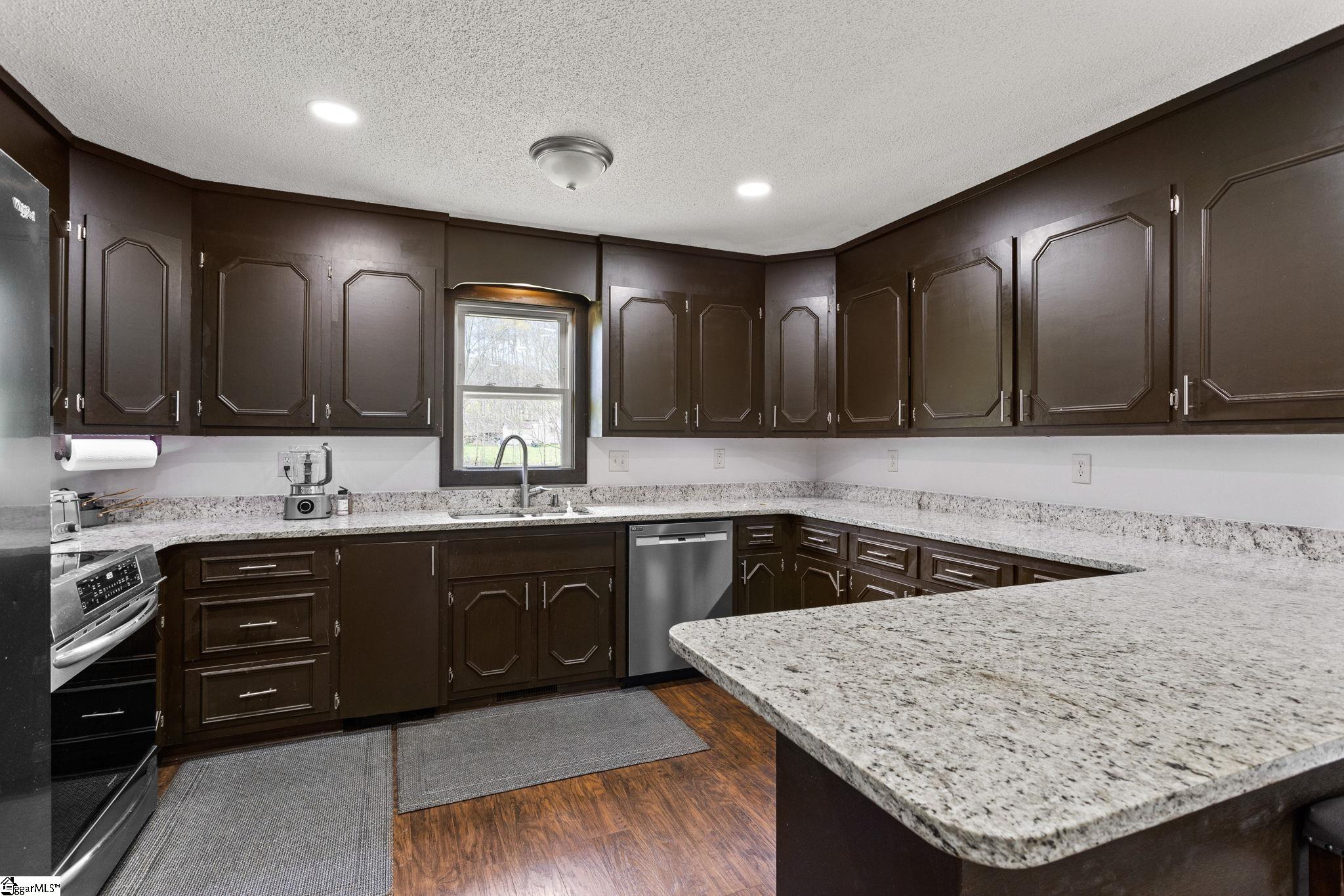 743 Boling Road Taylors, SC 29687 - Photo 4 of 36 Gallery Image 4