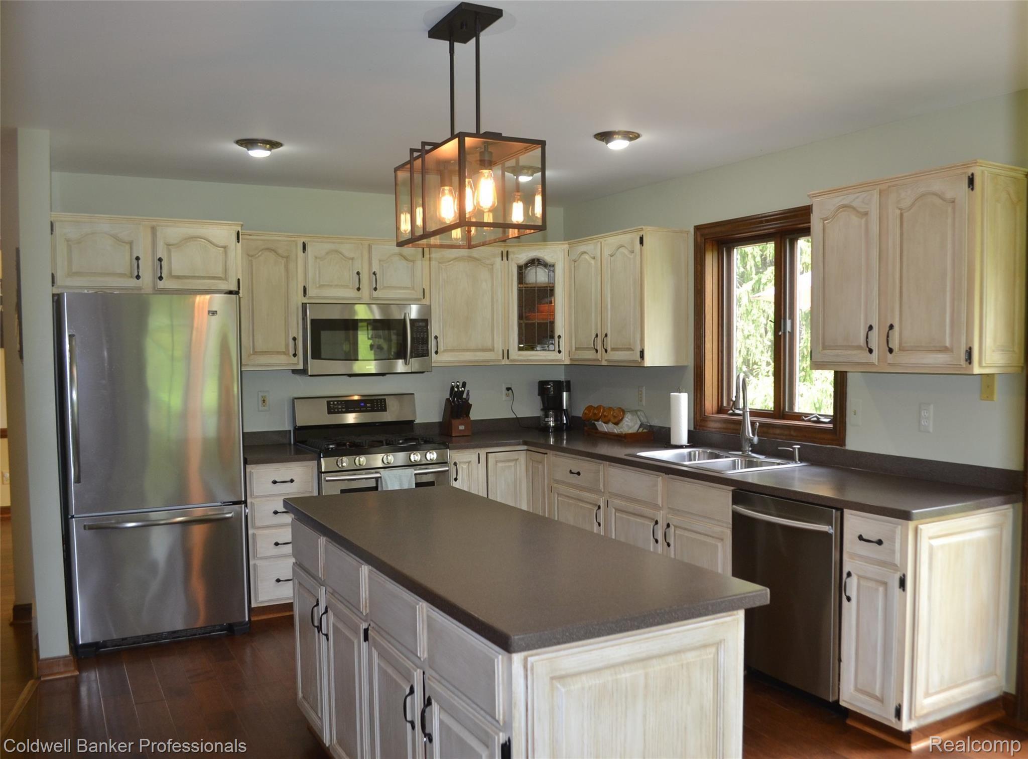 1217 Lake Nepessing Road Lapeer, MI 48446 - Photo 9 of 40 DSC_0057.JPG
