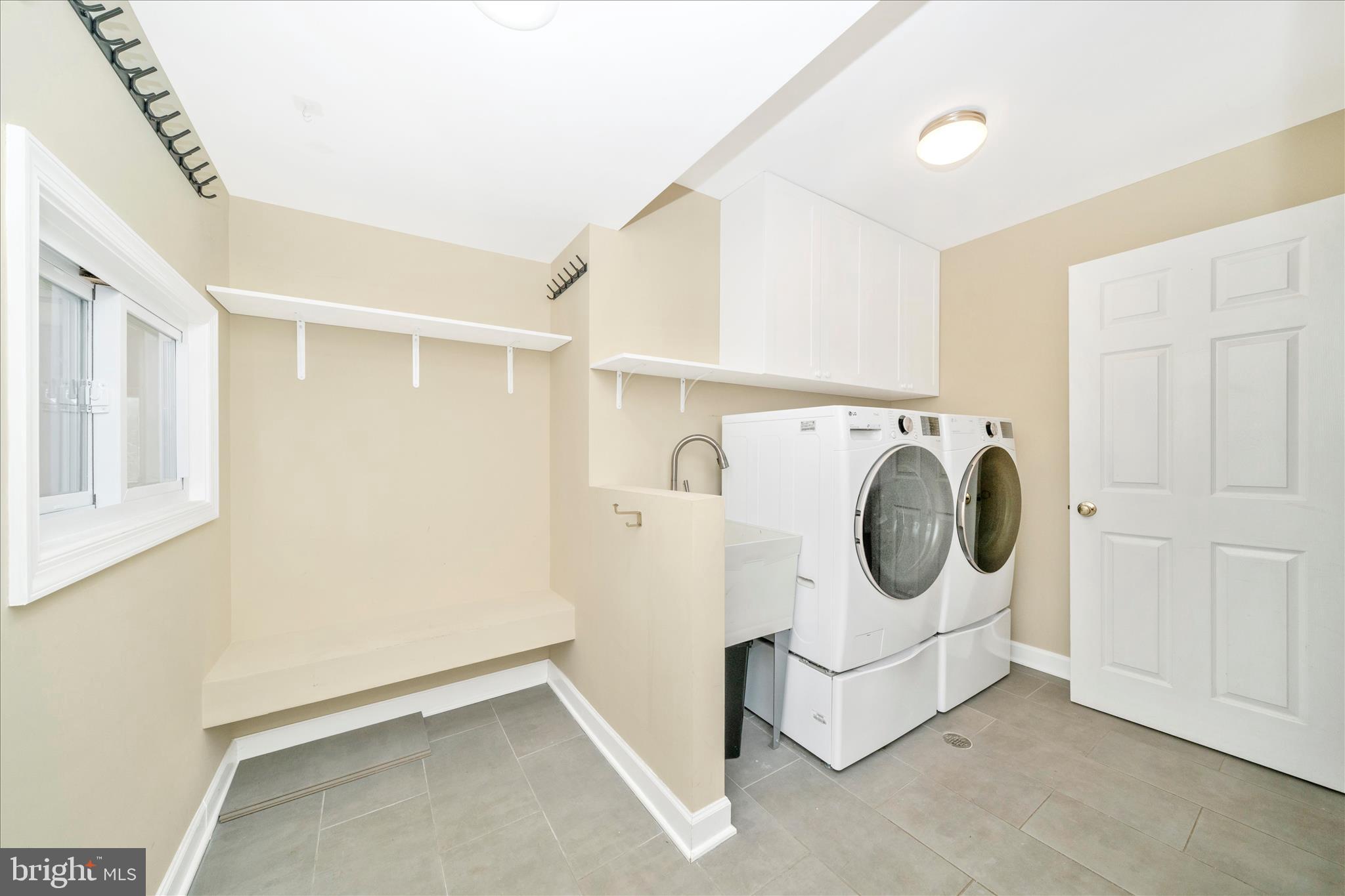 17004 Spates Hill Road Poolesville, MD 20837 - Photo 23 of 67 Laundry Area