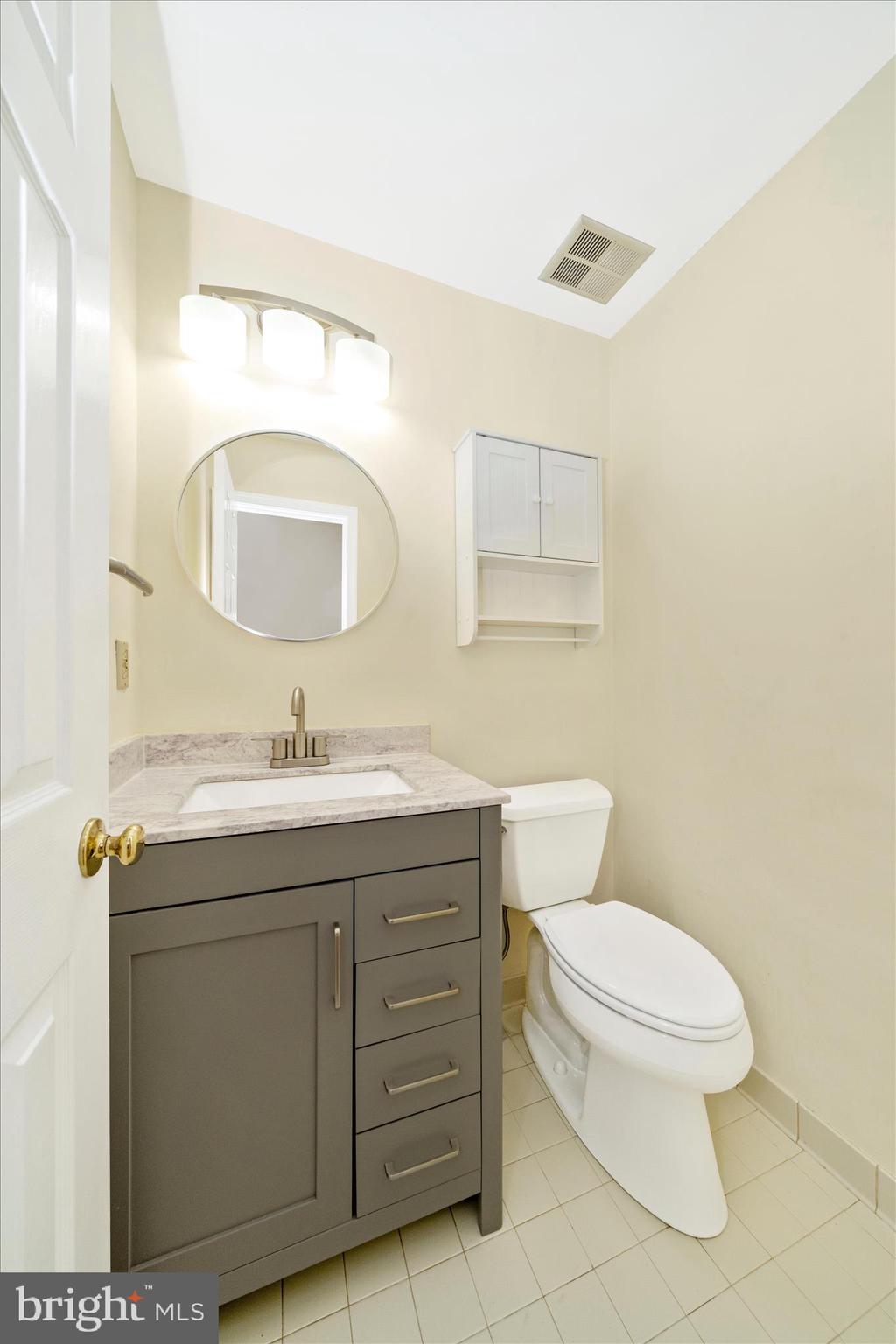17004 Spates Hill Road Poolesville, MD 20837 - Photo 24 of 67 a bathroom with a toilet a sink and mirror