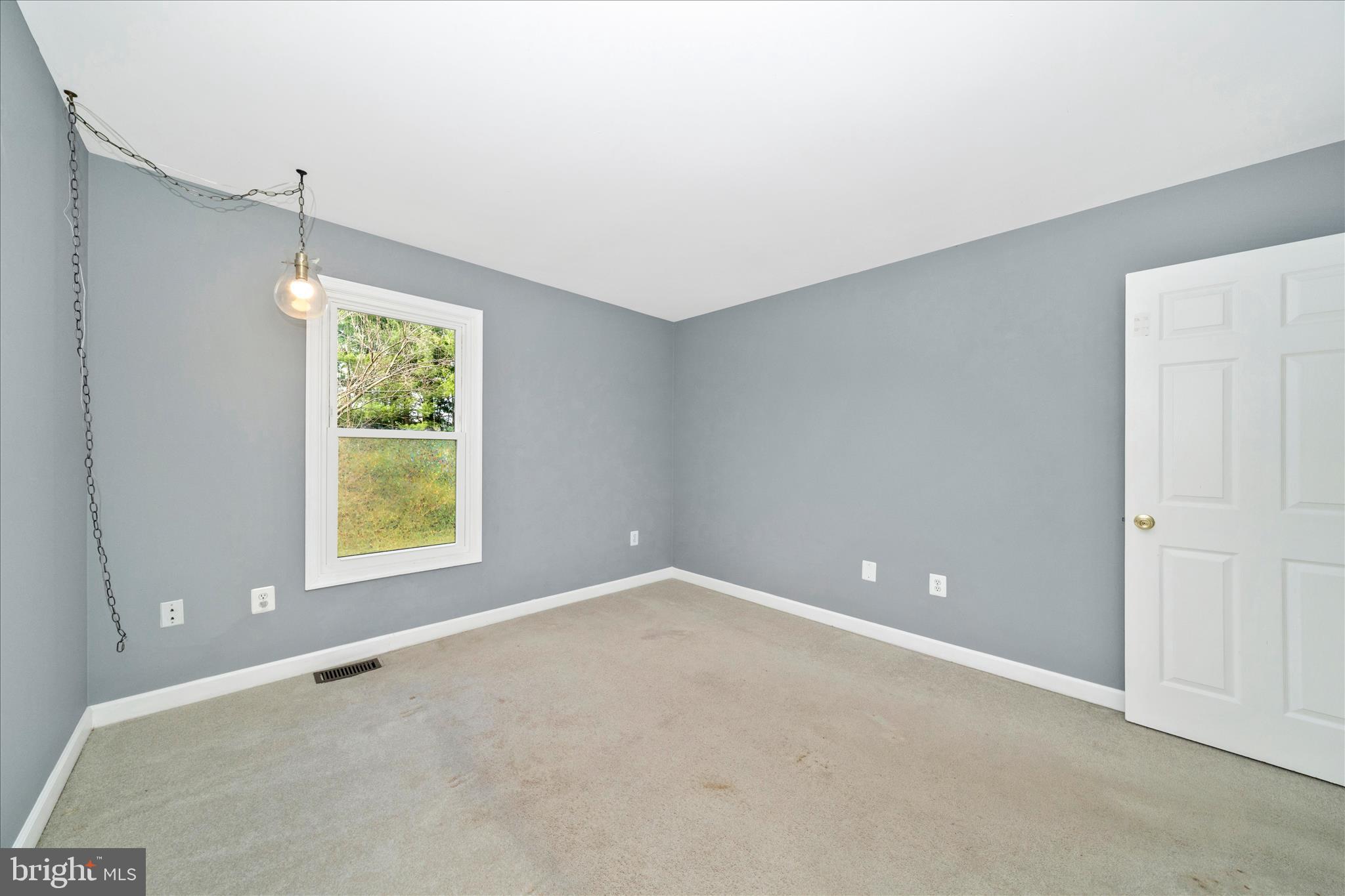 17004 Spates Hill Road Poolesville, MD 20837 - Photo 33 of 67 an empty room with windows and a ceiling fan