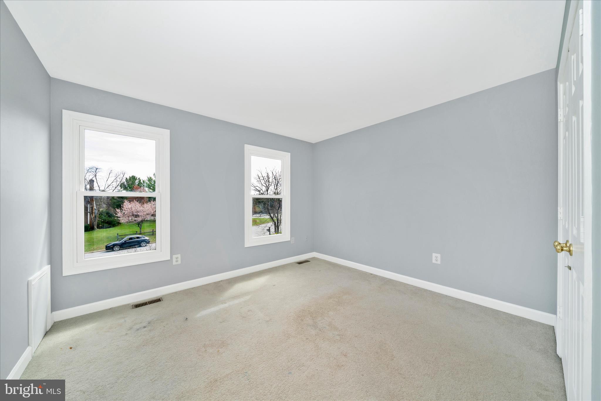 17004 Spates Hill Road Poolesville, MD 20837 - Photo 35 of 67 an empty room with windows